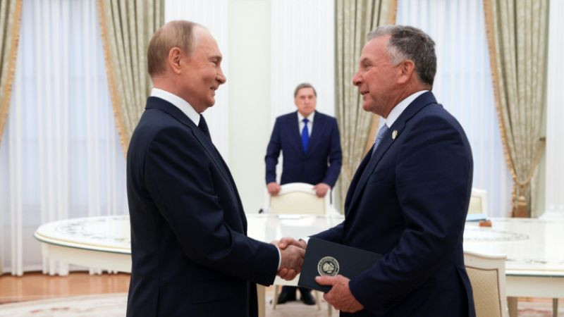 Със сигнали от и за Тръмп приключи срещата между Путин и Уиткоф
